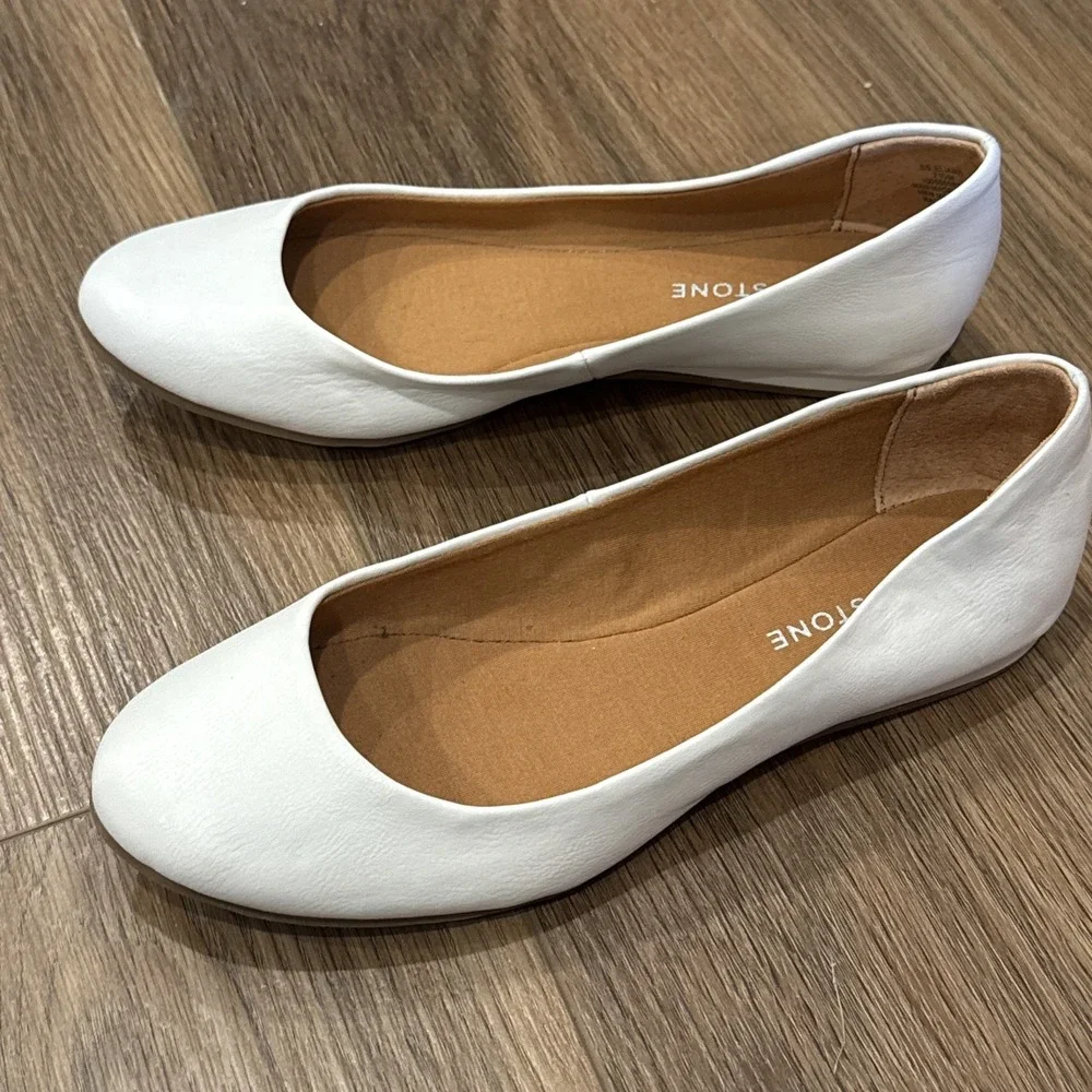 Sun + Stone Women's Ivory Eliana Faux Leather Slip on Ballet Flats Cute
